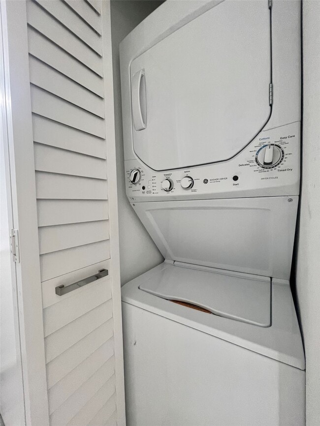 Building Photo - 1855 Portsmouth St