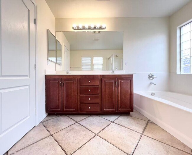 Building Photo - 10555 Winter Grass Dr