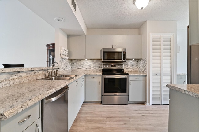 Building Photo - 10297 Hidden Springs Ct