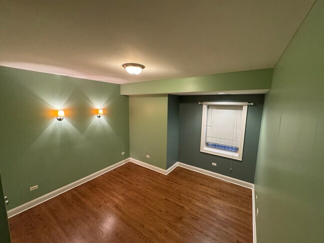 Building Photo - 4635 N Malden St