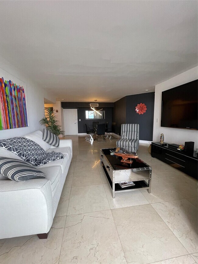 Building Photo - 19101 NE 36th Pl