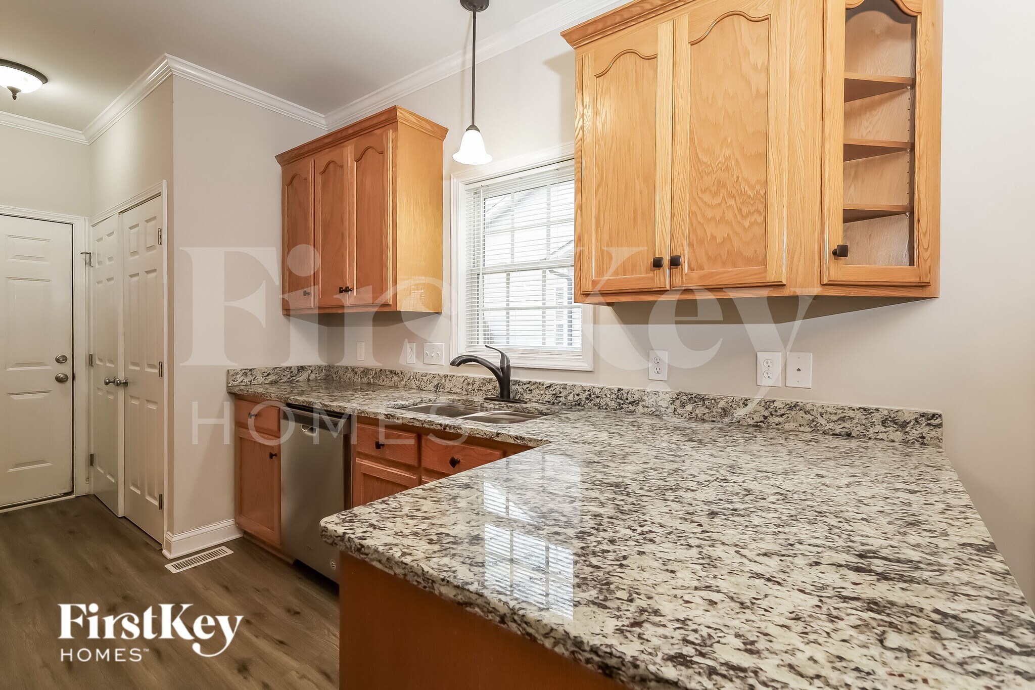 Building Photo - 2215 Charles Towne Ct