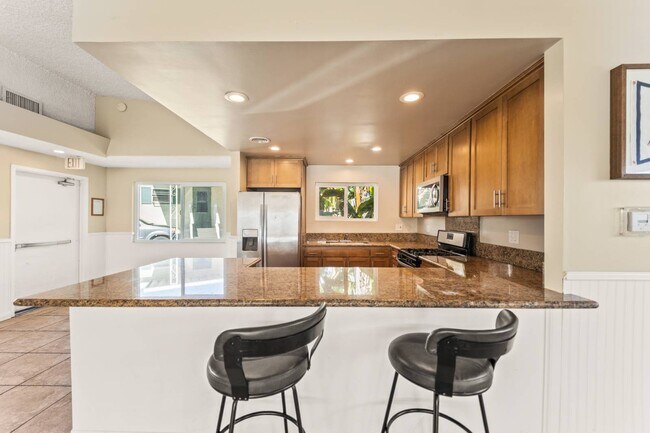 Building Photo - 80 Huntington St