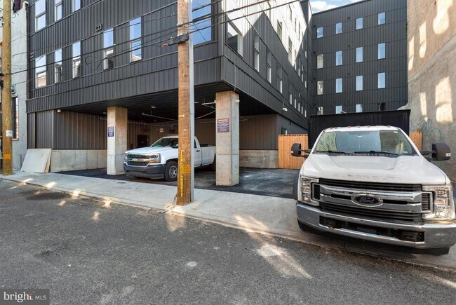 Building Photo - 1924 N Front St