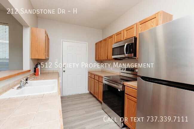 Building Photo - 212 Sandstone Dr
