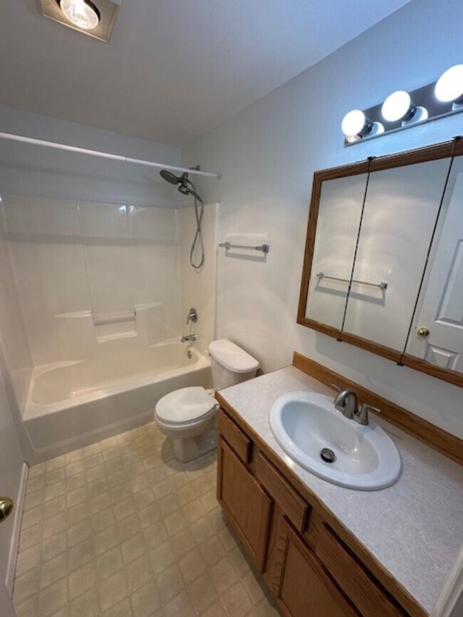 Building Photo - Duplex for rent