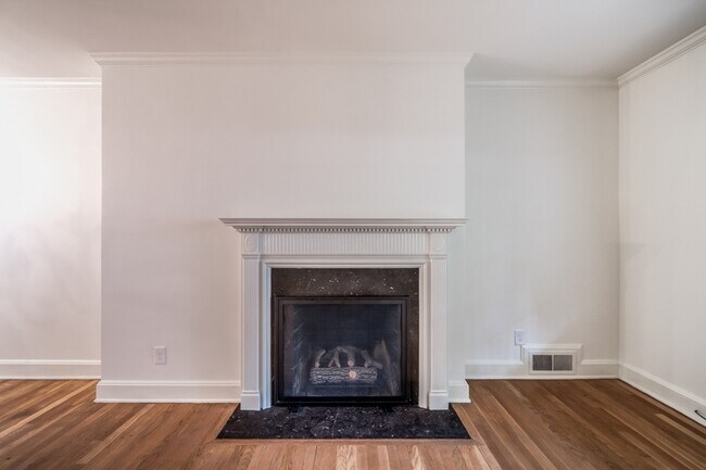 Building Photo - 432 Collier Rd NW