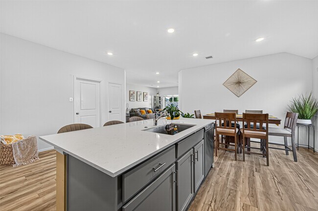 Building Photo - 27222 Woodridge Gln Dr