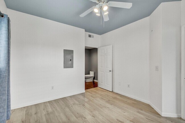 Building Photo - 2320 Gracy Farms Ln