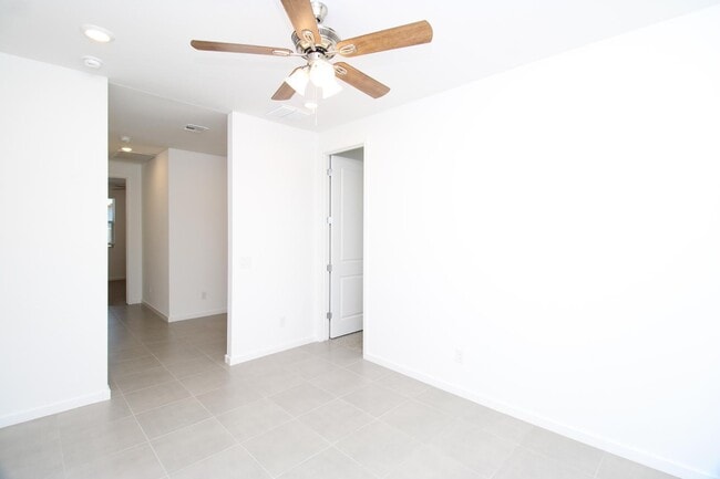 Building Photo - 16067 W El Cortez Pl