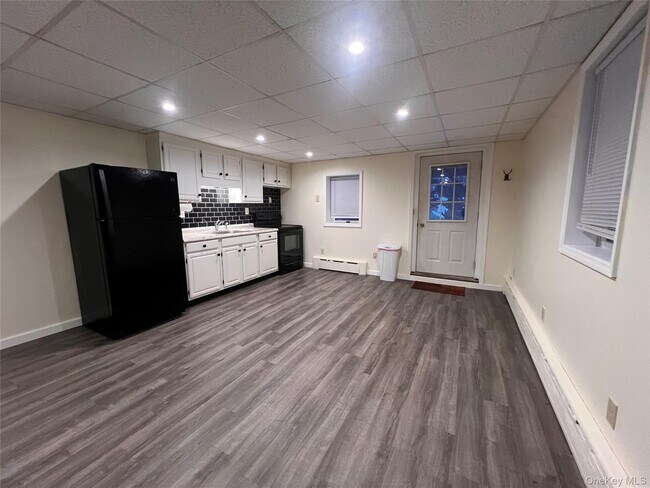 Building Photo - 30 Dimiceli St