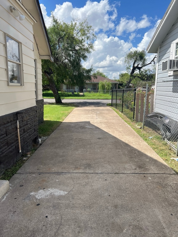 Building Photo - 734 N Milam St