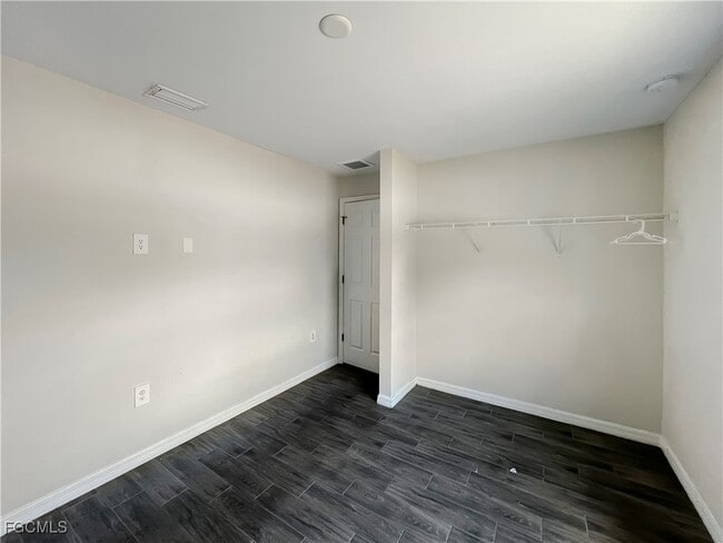 Building Photo - 1304 W 12th St