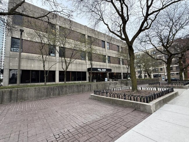 Building Photo - 0 bedroom in Chicago IL 60613