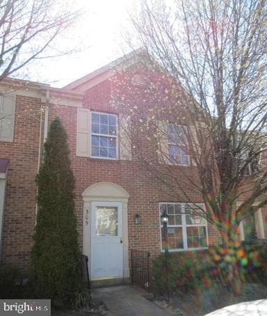 Building Photo - 305 Independence Dr