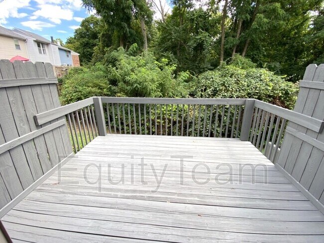 Building Photo - 812 Woodlyn Dr S