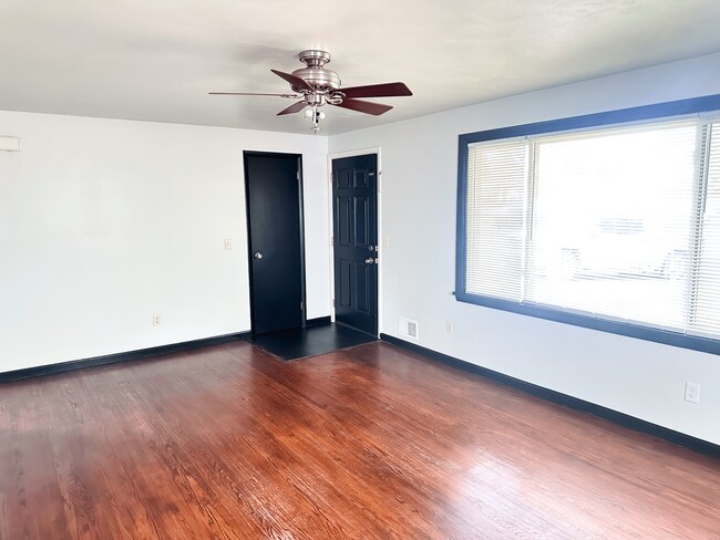 Building Photo - 115 Burben Way