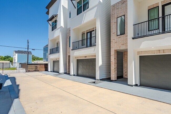 Building Photo - 1620 Ojeman Rd