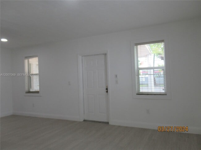 Building Photo - 4245 SW 7th St