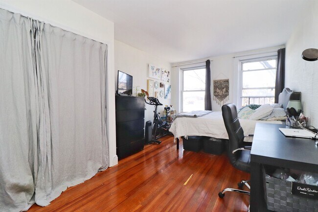 Building Photo - 704 Washington St