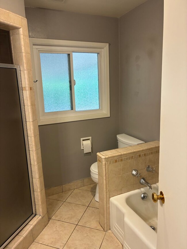 Building Photo - Beautiful 3 bedroom/1.5 bath Home in S. Land Park