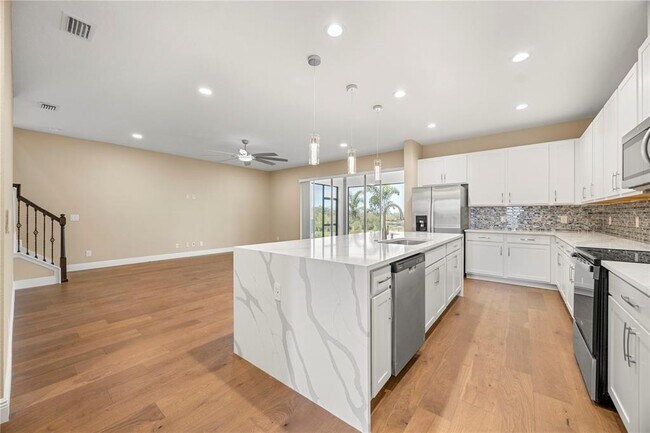 Building Photo - 2049 Heart Lk Dr