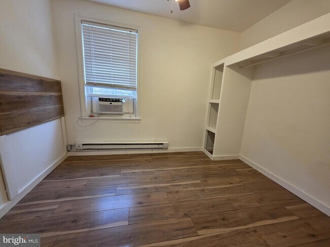 Building Photo - 4910 Chestnut St