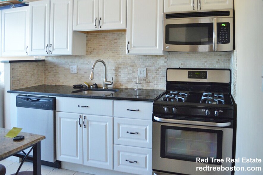 Building Photo - 2003 Commonwealth Ave