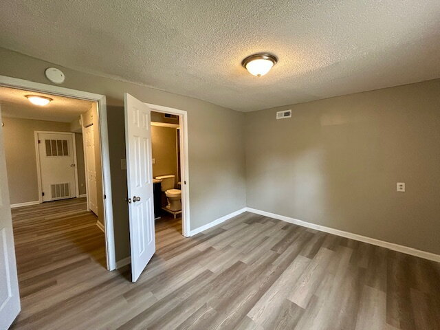 Building Photo - Newly Renovated 2 bedroom 1 Bath Duplex in Noblesville