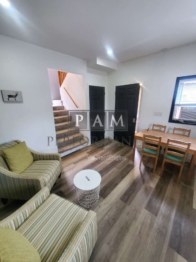 Building Photo - 2829 S Howell Ave