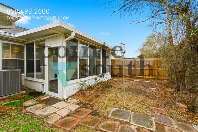Building Photo - 2527 Trailwood Dr
