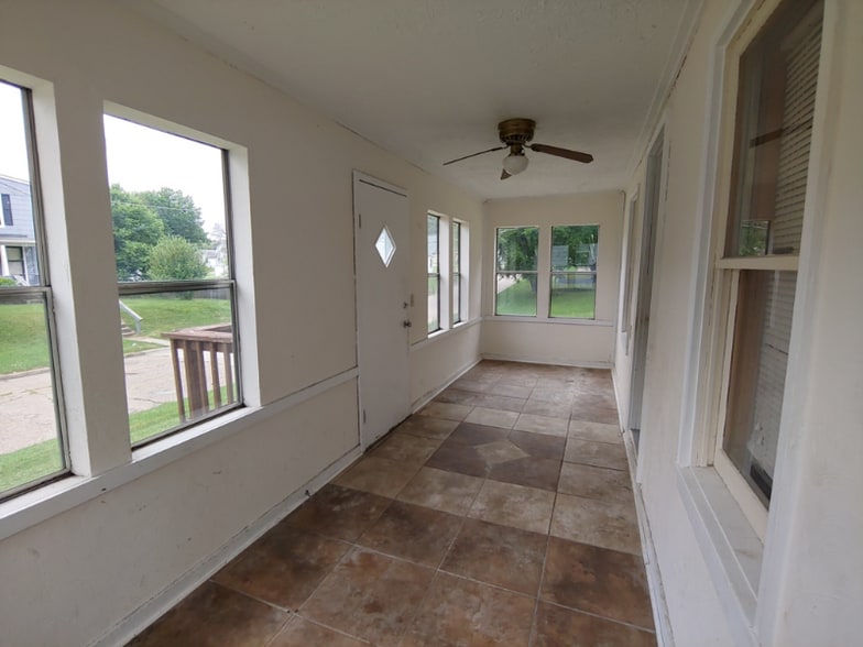 Building Photo - 4425 16th Ave