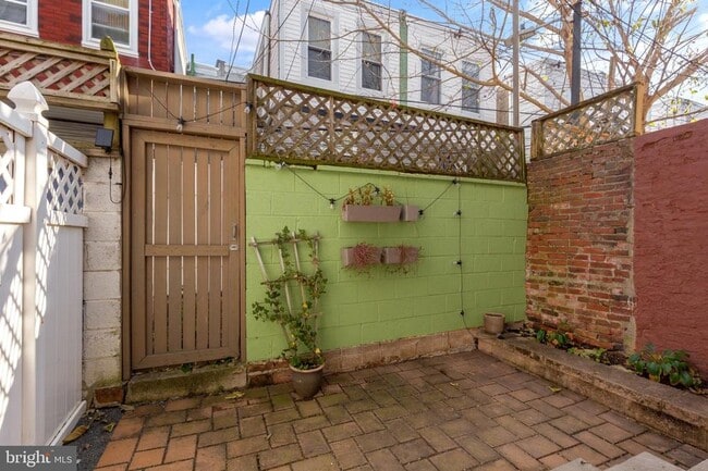 Building Photo - 821 N Bambrey St