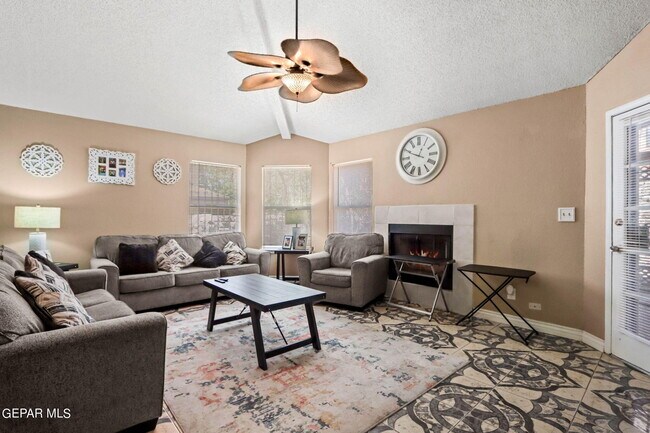 Building Photo - 757 Hempstead Dr