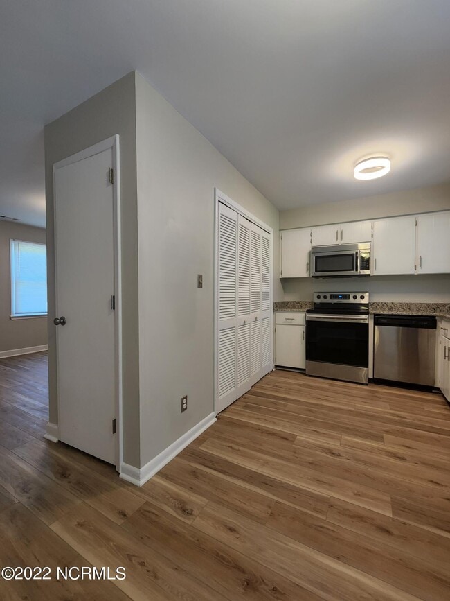 Building Photo - 5 Portwest Townhouses Dr