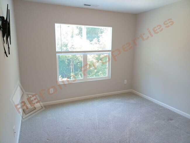 Building Photo - Great news! Application fee will be credited toward your first month’s rent upon lease is execute...