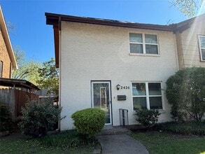 Building Photo - 2426 N Graham Dr