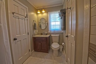 Building Photo - 124 Bluffview Ln