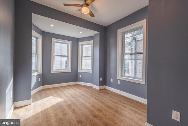 Building Photo - 3030 W Girard Ave