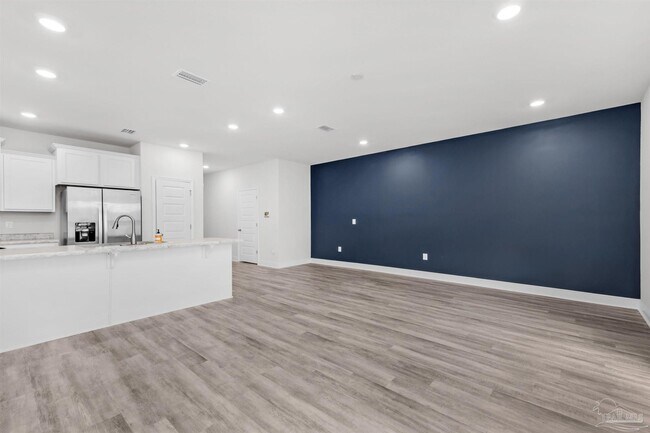 Building Photo - 6316 Grove Park Dr
