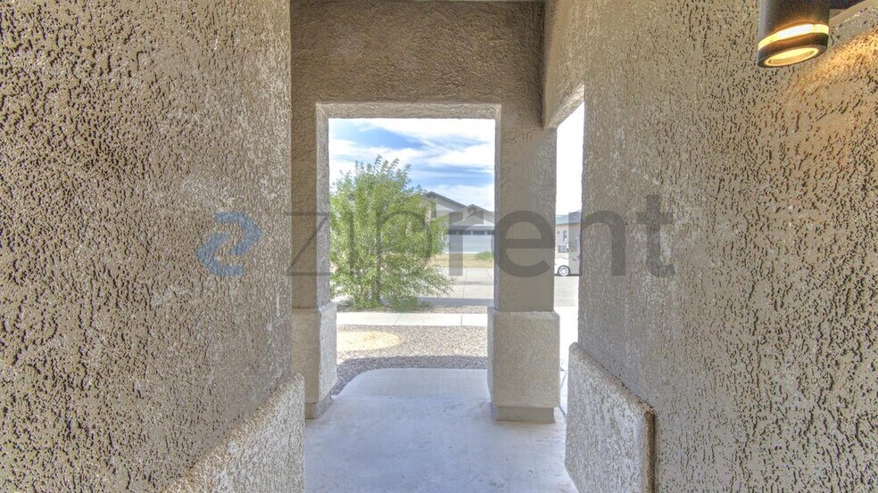 Building Photo - Unit