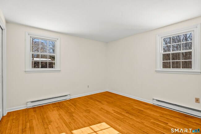 Building Photo - 17 Champlain Dr