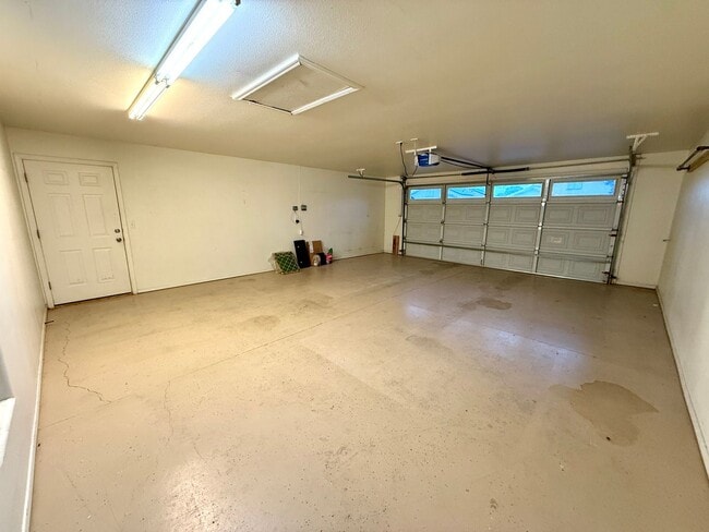 Building Photo - Beautiful 3-Bedroom Home with Solar!—Near Hualapai Mountain Rd