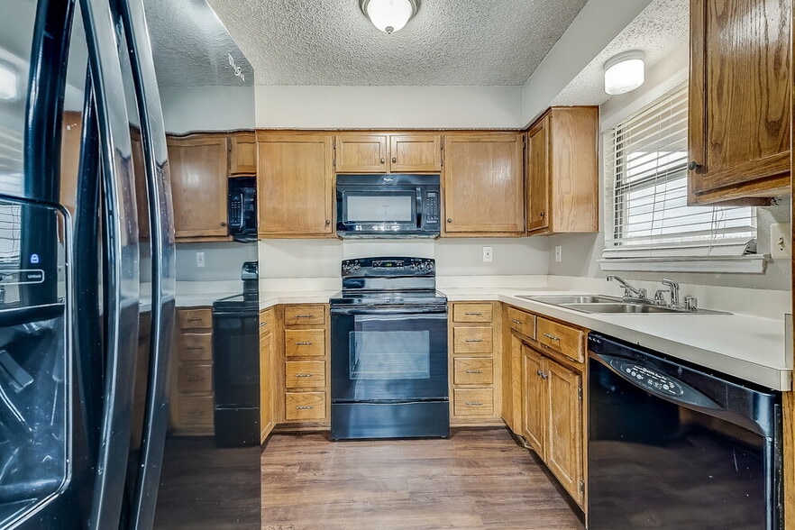Building Photo - 1228 Nelson Pl