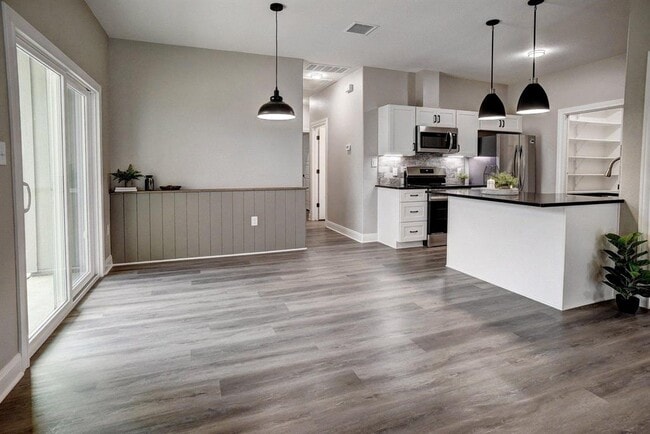 Building Photo - 123 S Kanaio Dr