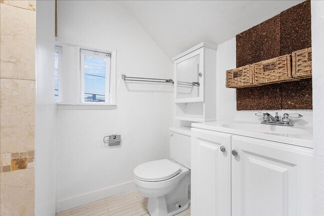 Building Photo - 1817 Sherman St