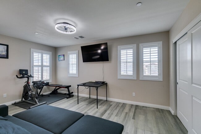 Building Photo - Furnished 5-Bedroom Home with Two Primary Suites