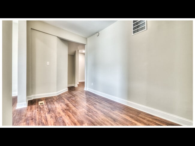 Building Photo - 810 Brooks Ln