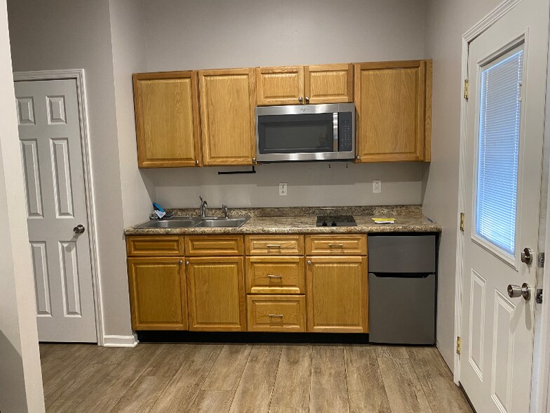 Building Photo - 1421 N Main St