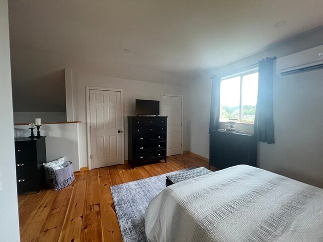 Building Photo - 88 Miller St